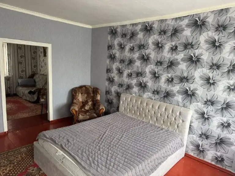🏡Продаётся отдельно стоящий дом
🌇Город: донецк днр
🏙️Район: будённовский р-н
🗺Пгт ларино
• Общая площадь–68 м2
• Жилая–33.2 м2
• Дом шлаконаливной
• Санузел совмещённый
• Печное отопление,
Окна пластиковые
• Состояние жилья жилое
• Вода по графику
• На территории участка есть летняя кухня, хоз постройки и 10 соток огорода
• Рядом автостанция ларино, магазины, детский садик, школа и остановка общественного транспорта
• Документы готовы
🔥Собственник
💴Цена: 2🍋800.000 рублей
☎️+7(949) 539-42-34
📨Подписаться - фотография - 7