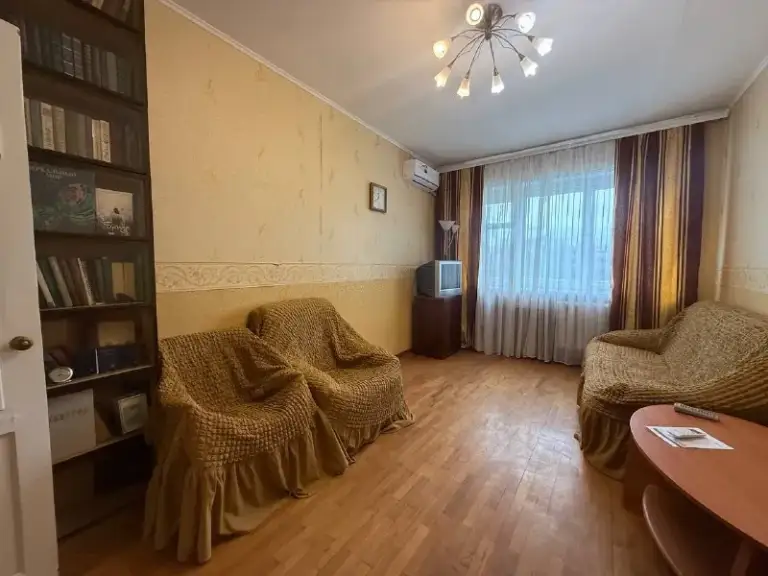 🏡Сдам 2-х ком. Квартиру в центре донецка
🌇Город: донецк днр
🏙️Район: ворошиловский район, 🗺шевченко, рамада гостиница.
• Этажность–4/5 жилого дома
• Квартира с мебелью, колонкой газовой, кондиционером, стиральной машинкой, вода по графику и чаще.
• Комнаты раздельные. Интернет
• 37.000 + Коммунальные.
📍Залог разбивают.
+79494707442 Или тelegram / мах
*Оплата услуг риелтора по факту заселения! Ехать в офис и вносить оплату до просмотра не надо❗
Аренда днр - фотография - 1