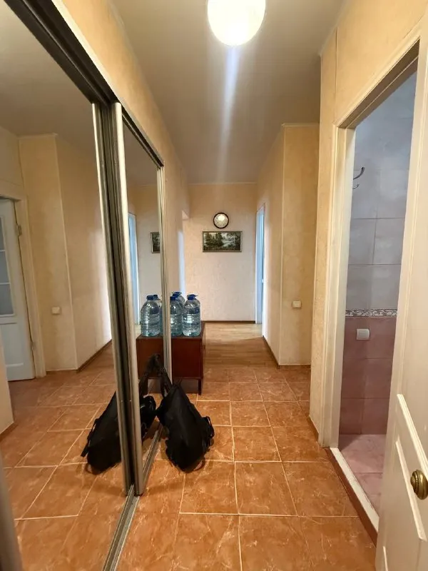 🏡Сдам 2-х ком. Квартиру в центре донецка
🌇Город: донецк днр
🏙️Район: ворошиловский район, 🗺шевченко, рамада гостиница.
• Этажность–4/5 жилого дома
• Квартира с мебелью, колонкой газовой, кондиционером, стиральной машинкой, вода по графику и чаще.
• Комнаты раздельные. Интернет
• 37.000 + Коммунальные.
📍Залог разбивают.
+79494707442 Или тelegram / мах
*Оплата услуг риелтора по факту заселения! Ехать в офис и вносить оплату до просмотра не надо❗
Аренда днр - фотография - 8