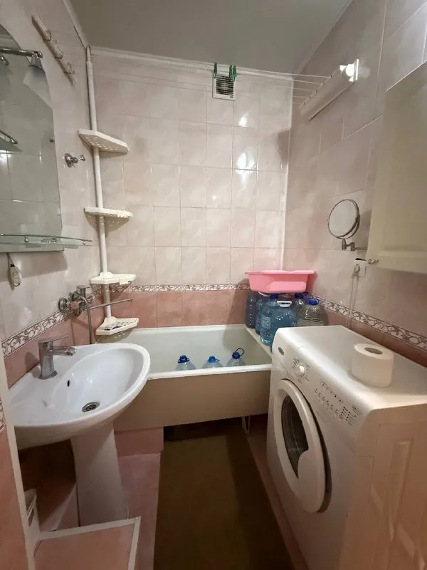 🏡Сдам 2-х ком. Квартиру в центре донецка
🌇Город: донецк днр
🏙️Район: ворошиловский район, 🗺шевченко, рамада гостиница.
• Этажность–4/5 жилого дома
• Квартира с мебелью, колонкой газовой, кондиционером, стиральной машинкой, вода по графику и чаще.
• Комнаты раздельные. Интернет
• 37.000 + Коммунальные.
📍Залог разбивают.
+79494707442 Или тelegram / мах
*Оплата услуг риелтора по факту заселения! Ехать в офис и вносить оплату до просмотра не надо❗
Аренда днр - фотография - 9