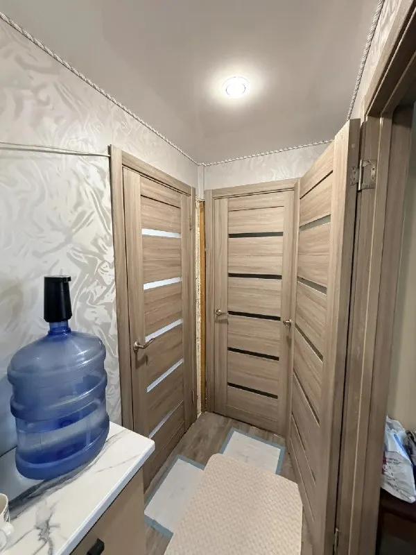 Срочно продам квартиру с ремонтом 2 комнатную 4/5
Город харцызск, мкрн юбилейный
Особенности объекта:
- Сделан качественный дорогостоящий ремонт;
- Площадь 44,5 кв. М. Не угловая;
- Сан. Узел совместный;
- Окна пластиковые, балконный блок пластик;
- Металлическая входная дверь;
- Состояние жилое, проводка новая;
- Отопление центральное, квартира очень теплая;
- Мебель и техника остаётся частично, стоит сплит система;
- Имеется кладовка, напольное покрытие – плитка и ламинат, потолки – натяжные везде;
- Накопительная система с насосом на 400 л. ;
- Документы готовы к продаже; наличный расчет, мат. Капитал;
Стоимость 5 000 000 рублей + услуги агентства;
Просмотр по договоренности!
Валентин феникс +7949 554 15 98 telegram, макс;
Миранда +79490983898

▪️ Недвижимость большого харцызска 👈 подписаться
▪️ Разместить объявление
▪️ Обсудить - фотография - 8