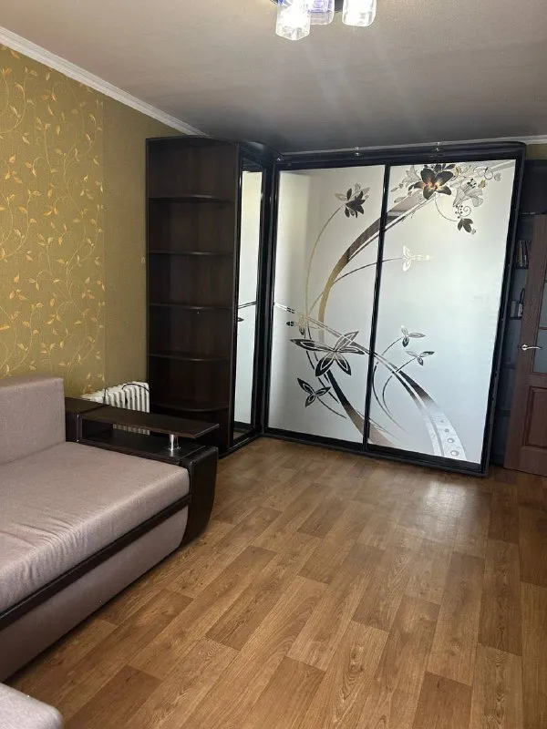 ‼️‼️Продам

Продам квартиру

📍В киевском р-не ул. Лестопракатчиков 17

✅Квартира с ремонтом
✅Всегда есть вода в кране!
✅Дом находится не далеко от речки!
📍Рядом магазины, школа, сад, автобусная остановка, всё в шаговой доступности!

✅Квартира полностью в жилом состоянии, с частичной мебелью и быттехникой (кухня в отличном состоянии, холодильник новый, варочная панель +духовка встроеная) шкаф купе и т. Д!
✅Заходи и живи!
✅Есть лоджия, что очень удобно

✅На 1-ом этаже, при желании можно совместить и сделать большую комнату!
✅Тёплый пол по всей квартире!!!

Цена 3,5млн
Документы готовы к продаже!

Обращаться по телефону
+79497062676-Анатолий - фотография - 2