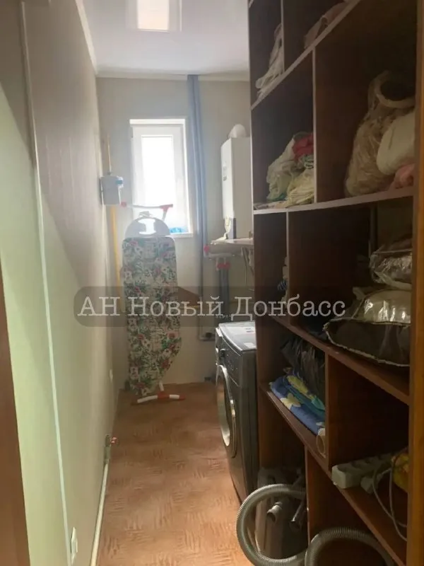 ✍️Сдается в аренду дом 190м2

🌇Донецк, поселок 3-й восточный (привокзальный)📌

✅Дом 190м2 с гаражом.
🌎5 Соток земли.
✅1 Этаж: 2 подвала, котельная, санузел большой, зал, столовая, коридор с выходом в гараж.

✅2 Этаж: 3 спальни и санузел. Во всех комнатах есть мебель и техника.

✅2 Чердака: над 2м этажом и в гараже.

💰Цена 50 000 + ком. Услуги

📲☎️+79493410484 Ан новый донбасс

Подписаться  |  📩дать объявление
📲Наш max - фотография - 10