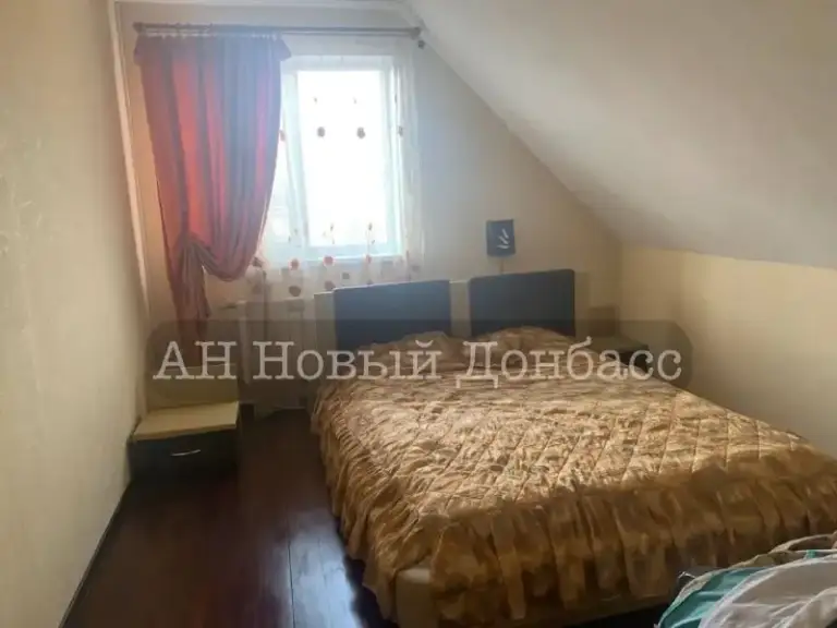 ✍️Сдается в аренду дом 190м2

🌇Донецк, поселок 3-й восточный (привокзальный)📌

✅Дом 190м2 с гаражом.
🌎5 Соток земли.
✅1 Этаж: 2 подвала, котельная, санузел большой, зал, столовая, коридор с выходом в гараж.

✅2 Этаж: 3 спальни и санузел. Во всех комнатах есть мебель и техника.

✅2 Чердака: над 2м этажом и в гараже.

💰Цена 50 000 + ком. Услуги

📲☎️+79493410484 Ан новый донбасс

Подписаться  |  📩дать объявление
📲Наш max - фотография - 4