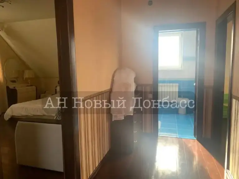 ✍️Сдается в аренду дом 190м2

🌇Донецк, поселок 3-й восточный (привокзальный)📌

✅Дом 190м2 с гаражом.
🌎5 Соток земли.
✅1 Этаж: 2 подвала, котельная, санузел большой, зал, столовая, коридор с выходом в гараж.

✅2 Этаж: 3 спальни и санузел. Во всех комнатах есть мебель и техника.

✅2 Чердака: над 2м этажом и в гараже.

💰Цена 50 000 + ком. Услуги

📲☎️+79493410484 Ан новый донбасс

Подписаться  |  📩дать объявление
📲Наш max - фотография - 6
