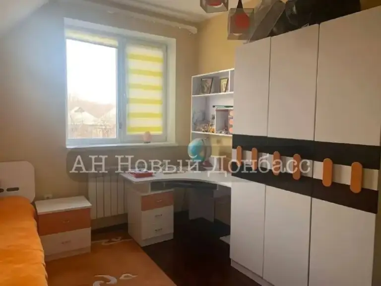 ✍️Сдается в аренду дом 190м2

🌇Донецк, поселок 3-й восточный (привокзальный)📌

✅Дом 190м2 с гаражом.
🌎5 Соток земли.
✅1 Этаж: 2 подвала, котельная, санузел большой, зал, столовая, коридор с выходом в гараж.

✅2 Этаж: 3 спальни и санузел. Во всех комнатах есть мебель и техника.

✅2 Чердака: над 2м этажом и в гараже.

💰Цена 50 000 + ком. Услуги

📲☎️+79493410484 Ан новый донбасс

Подписаться  |  📩дать объявление
📲Наш max - фотография - 7