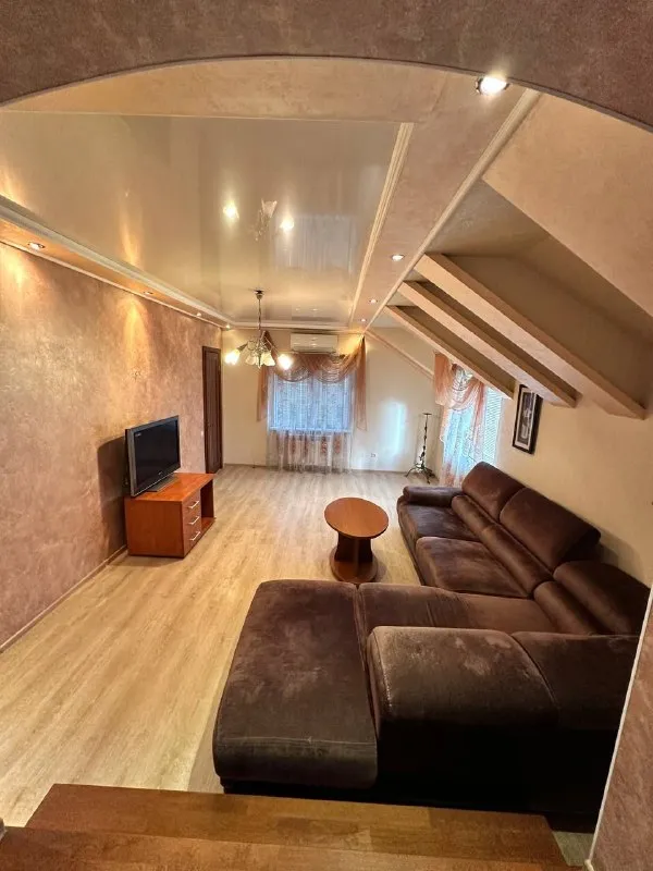 Сдается шикарный дом 🏡

🌇Город донецк, киевский район. Ул байдукова, заезд с челюскинцев ( ориентир донбасс арена, краеведческий музей)📌

✅Два этажа - 200 квадратов
✅Два санузла, каминная, 4 спальни, два зала.
✅Автономное отопление
💦Вода всегда!
🍖Мангальная зона, гараж, подвал

💰Стоимость 100 000 в месяц + свет. .. Image:url('//telegram. Org/img/emoji/40/e29d97.png')">❗️не сдается лицам младше 25 лет, не сдается более чем 2 мужчинам. Не допускается проживание  с животными.

📃Оплата услуг при подписании договора. ( никаких предоплат заранее не нужно!)

📲☎️+79493522012 Катерина

Подписаться  |  📩дать объявление
📲Наш max - фотография - 4