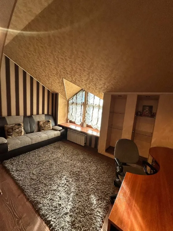 Сдается шикарный дом 🏡

🌇Город донецк, киевский район. Ул байдукова, заезд с челюскинцев ( ориентир донбасс арена, краеведческий музей)📌

✅Два этажа - 200 квадратов
✅Два санузла, каминная, 4 спальни, два зала.
✅Автономное отопление
💦Вода всегда!
🍖Мангальная зона, гараж, подвал

💰Стоимость 100 000 в месяц + свет. .. Image:url('//telegram. Org/img/emoji/40/e29d97.png')">❗️не сдается лицам младше 25 лет, не сдается более чем 2 мужчинам. Не допускается проживание  с животными.

📃Оплата услуг при подписании договора. ( никаких предоплат заранее не нужно!)

📲☎️+79493522012 Катерина

Подписаться  |  📩дать объявление
📲Наш max - фотография - 5