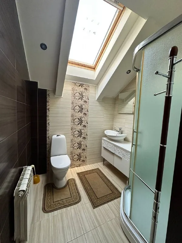 Сдается шикарный дом 🏡

🌇Город донецк, киевский район. Ул байдукова, заезд с челюскинцев ( ориентир донбасс арена, краеведческий музей)📌

✅Два этажа - 200 квадратов
✅Два санузла, каминная, 4 спальни, два зала.
✅Автономное отопление
💦Вода всегда!
🍖Мангальная зона, гараж, подвал

💰Стоимость 100 000 в месяц + свет. .. Image:url('//telegram. Org/img/emoji/40/e29d97.png')">❗️не сдается лицам младше 25 лет, не сдается более чем 2 мужчинам. Не допускается проживание  с животными.

📃Оплата услуг при подписании договора. ( никаких предоплат заранее не нужно!)

📲☎️+79493522012 Катерина

Подписаться  |  📩дать объявление
📲Наш max - фотография - 9