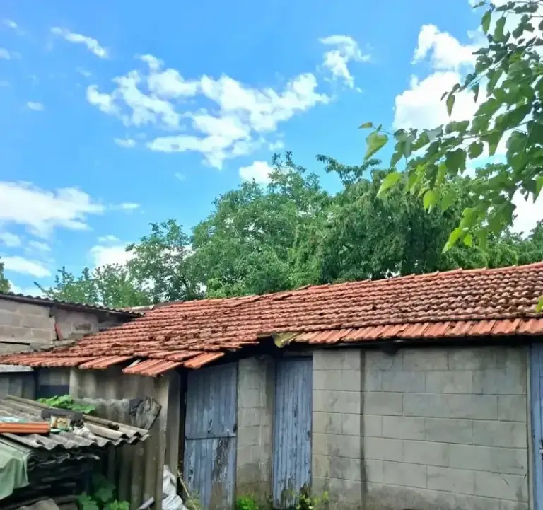 Продаётся отличный дом 

🌇Донецк, куйбышевский район, ул. Бакинских комиссаров📌

✅Характеристики:
-Площадь дома: 78 кв.  М;
-Участок: 6 соток,  ровный,  правильной формы;

✅Материал стен: кирпич;
✅Крыша: шиферная (не протекпет)
✅Отопление: газовое ⛽
💦Водоснабжение: центральное
📲☎️+79493792532 Алёна
📲☎️+79493872678 Светлана

Подписаться  |  📩дать объявление
📲Наш max - фотография - 2