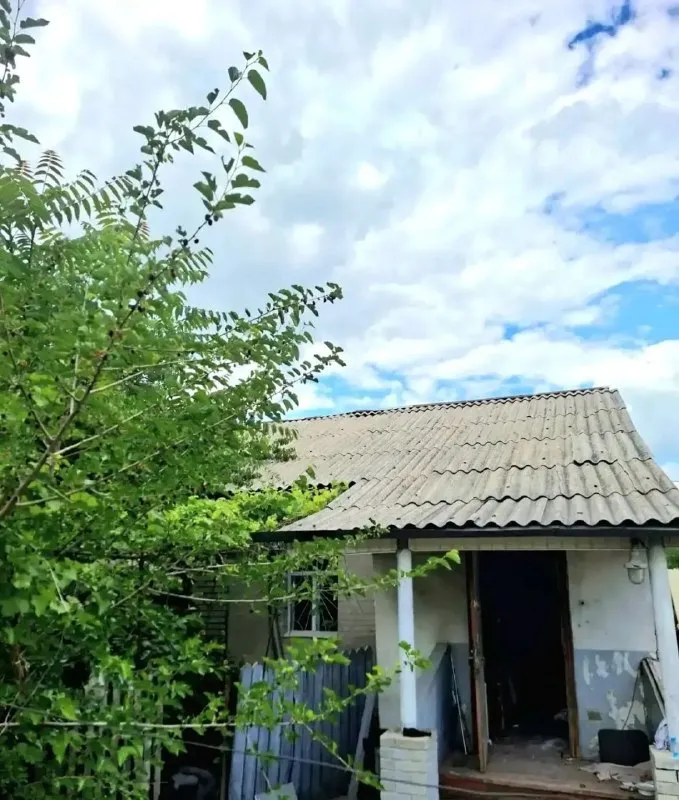 Продаётся отличный дом 

🌇Донецк, куйбышевский район, ул. Бакинских комиссаров📌

✅Характеристики:
-Площадь дома: 78 кв.  М;
-Участок: 6 соток,  ровный,  правильной формы;

✅Материал стен: кирпич;
✅Крыша: шиферная (не протекпет)
✅Отопление: газовое ⛽
💦Водоснабжение: центральное
📲☎️+79493792532 Алёна
📲☎️+79493872678 Светлана

Подписаться  |  📩дать объявление
📲Наш max - фотография - 3