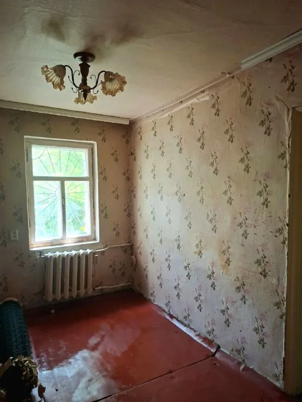 Продаётся дом в
Куйбышевском районе, бакинских комиссаров.

Характеристики:
Площадь дома: 78 кв.  М;
Участок: 6 соток,  ровный,  правильной формы;
Материал стен: кирпич;
Крыша: шиферная (не протекает);
Отопление: газовое;
Водоснабжение: центральное;
Комнаты: 4;
Санузел: внутри дома;
Канализация: септик (возможно подключение к центральной).
Расположение: школа в 5 минут ходьбы.

Цена 4 500 000

+79493792532 Алёна
+79493872678 Светлана - фотография - 4
