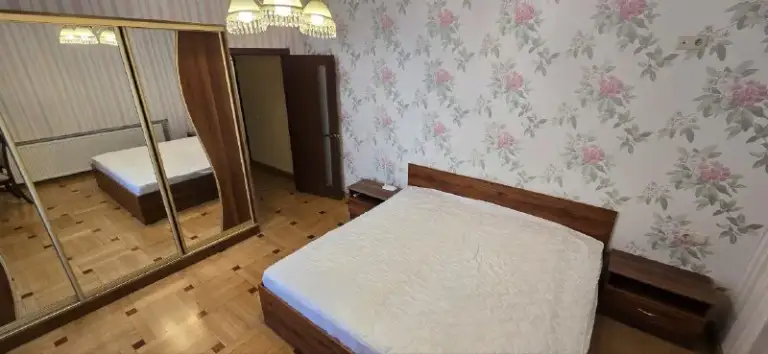 Ворошиловский
3К 105 м2
7/18
Супер цена! 12 млн
+79493483448

Для недвижимости такого уровня важна не только квартира, но и её адрес.

3-Комнатная квартира в одном из самых престижных жилых комплексов донецка.

✔ Современный дом с консьерж-сервисом
✔ Закрытая охраняемая территория
✔ Круглосуточное водоснабжение 24/7

Планировка:
• Просторная кухня;
• Большая гостиная;
• 2 Отдельные спальни;
• 2 Санузла;
• 3 Лоджии.

Качественный ремонт в классическом стиле. Квартира полностью готова к проживанию.

В шаговой доступности — школа №9, одна из лучших в городе.

Уникальная локация:
📍 5 Минут до площади ленина
📍 5 Минут до бульвара пушкина
📍 10 Минут до набережной

Редкое предложение для тех, кто ценит комфорт, безопасность и престиж.

📞 Подробности и запись на просмотр — по телефону. - фотография - 5