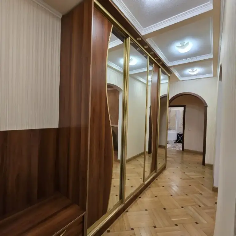 Ворошиловский
3К 105 м2
7/18
Супер цена! 12 млн
+79493483448

Для недвижимости такого уровня важна не только квартира, но и её адрес.

3-Комнатная квартира в одном из самых престижных жилых комплексов донецка.

✔ Современный дом с консьерж-сервисом
✔ Закрытая охраняемая территория
✔ Круглосуточное водоснабжение 24/7

Планировка:
• Просторная кухня;
• Большая гостиная;
• 2 Отдельные спальни;
• 2 Санузла;
• 3 Лоджии.

Качественный ремонт в классическом стиле. Квартира полностью готова к проживанию.

В шаговой доступности — школа №9, одна из лучших в городе.

Уникальная локация:
📍 5 Минут до площади ленина
📍 5 Минут до бульвара пушкина
📍 10 Минут до набережной

Редкое предложение для тех, кто ценит комфорт, безопасность и престиж.

📞 Подробности и запись на просмотр — по телефону. - фотография - 9