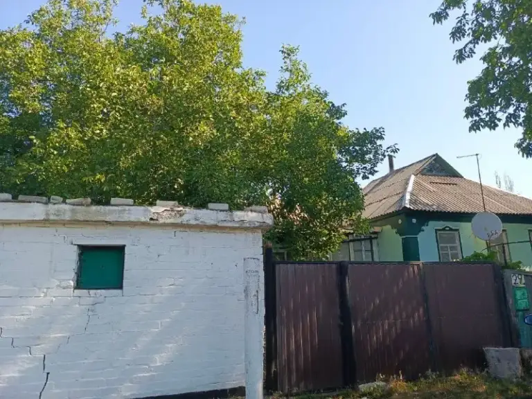 🏡Продаётся 3-х комнатный отдельно стоящий дом
🌇Город: торез днр
🗺Ориентир станция воскресенская

• Печное отопление
• Санузел совмещённый
• На территории участка есть небольшой огород
• Документы готовы
🔥Собственник

💴Цена: 1🍋000.000 рублей
☎️+7(949) 339-83-26 Ольга

📨Подписаться - фотография - 3