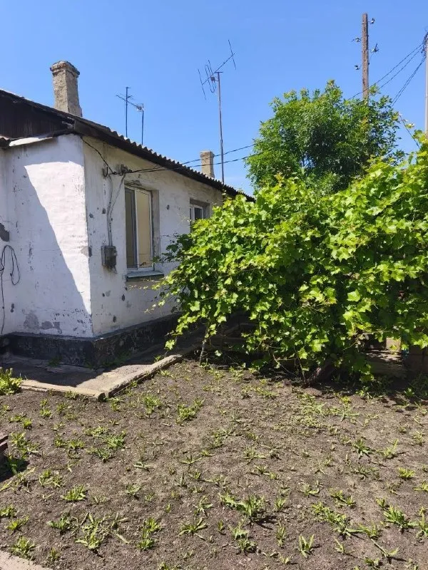 🏡 Продается квартира на земле

🌇Петровский район, донецк,
Район бывшей «галактики»📌

✅Дом на четыре хозяина.

❗️Во дворе имеются:
- Гараж
- Хозяйственные постройки
- Летний душ
- Туалет

📍Инфраструктура:
⛽ Поселок газифицирован
- Асфальтированные дороги
- Рядом остановка транспорта
- Больница в шаговой доступности

📄 Документы готовы к сделке.
💰 Цена: 1 000 000 ₽

📲☎️+7(949) 424 90 40 Виола
Собственник

Подписаться  |  📩дать объявление
📲Наш max - фотография - 2