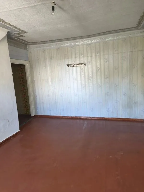🏡 Продается квартира на земле

🌇Петровский район, донецк,
Район бывшей «галактики»📌

✅Дом на четыре хозяина.

❗️Во дворе имеются:
- Гараж
- Хозяйственные постройки
- Летний душ
- Туалет

📍Инфраструктура:
⛽ Поселок газифицирован
- Асфальтированные дороги
- Рядом остановка транспорта
- Больница в шаговой доступности

📄 Документы готовы к сделке.
💰 Цена: 1 000 000 ₽

📲☎️+7(949) 424 90 40 Виола
Собственник

Подписаться  |  📩дать объявление
📲Наш max - фотография - 7
