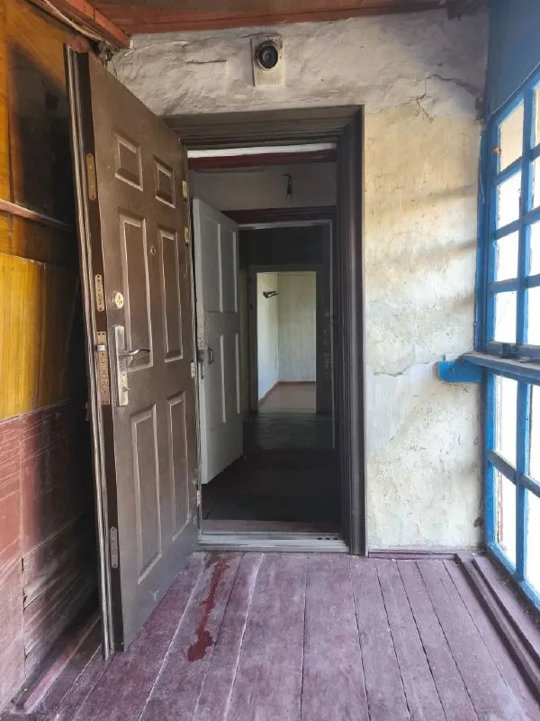 🏡 Продается квартира на земле

🌇Петровский район, донецк,
Район бывшей «галактики»📌

✅Дом на четыре хозяина.

❗️Во дворе имеются:
- Гараж
- Хозяйственные постройки
- Летний душ
- Туалет

📍Инфраструктура:
⛽ Поселок газифицирован
- Асфальтированные дороги
- Рядом остановка транспорта
- Больница в шаговой доступности

📄 Документы готовы к сделке.
💰 Цена: 1 000 000 ₽

📲☎️+7(949) 424 90 40 Виола
Собственник

Подписаться  |  📩дать объявление
📲Наш max - фотография - 9