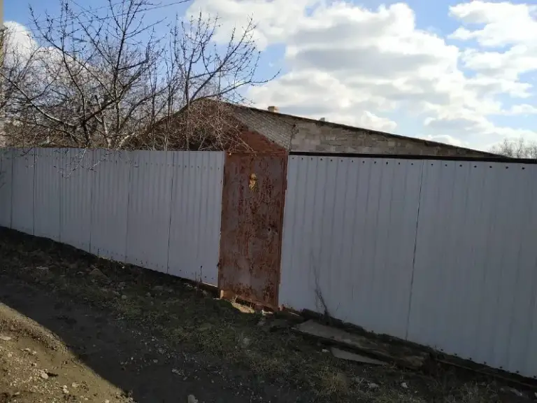 Срочная продажа, новый дом 🏡
От собственника❗️

🌇В макеевке (горняцкий р-н),
В пос. Куйбышева (28/4). 📌

✅Продается капитальный дом 2012 года постройки. В доме никто не жил! Все материалы свежие, состояние — «от стен до крыши» абсолютно новое.

❗️Главные плюсы:
✅ Все коммуникации в доме: газ, свет, вода.
✅ Стены подштукатурены, потолки — гипсокартон, разводка электрики готова. - фотография - 1