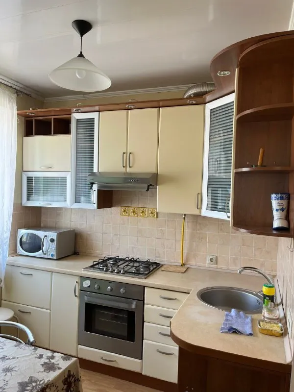 Продажа 3х-комнатной квартиры

🌇Донецк в киевском районе,
Улица полиграфическая, ориентир киевский рик. 📌

🏢Этаж - 3/3
🚪Общая площадь - 62 м2
✅Квартира теплая, зимой, прохладная летом
💦Вода согласно графику
✅Все коммуникации заменены
✅Все комнаты раздельные.
✅Санузел совмещ. .. Я все.

📑Документы готовы, внесены в росреестр. Собственник в городе. Прописанных нет.
💰Цена: 6 700 000 рублей (торг реальному клиенту)

📲☎️+7 (949) 513 85 58

Подписаться  |  📩дать объявление
📲Наш max - фотография - 6