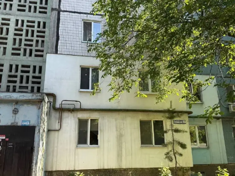 Продается 3-х комнатная квартира в ленинском районе донецка!мирный!

Ан «статус» - твой выбор в мире недвижимости!🤝

📍 Адрес: ленинский район, мкр. Мирный, ленинский, 138.

✅ Этаж: 2 из 9.
✅Общая площадь: 75 кв.  М.
✅Тип проекта: чешский.
✅Просторная планировка — комфортно разместится вся семья;
✅Проверенный и востребованный чешский проект — отличается продуманной планировкой и надёжностью.
✅Вода доходит

📌Документы готовы!

💸6 300 000 Руб.

☎️+79495753652
📞+79496455686
📞+79490774949 - фотография - 10