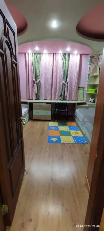 Продам 4х комнатную квартиру
Продажа от собственника❗️
🌇Донецк кировский район, возле ск кировец и дк франко📌
✅Холодильник, стиральная машина, посудомойка, микроволновка, газовая плита. ..вся необходимая техника, кондиционеры, телевизор, интернет.
✅Отопление автономное, газовый котел.
✅Ванная и туалет раздельные, комнаты раздельные
✅Кухня столовая 15 м2 - фотография - 5