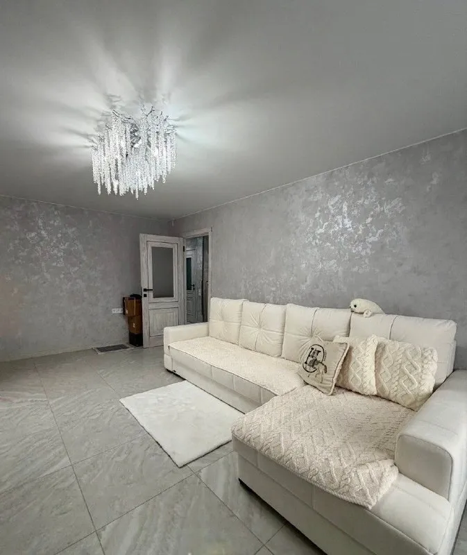 🏡Продам 1-х комнатную квартиру
🌇Город: донецк днр
🏙️Район: калининский р-н,
🗺Города донецк (улица моцарта)

• Этажность–8/9 жилого дома
• Общая площадь–39.1 м2

• В квартире выполнен дизайнерский ремонт
• Санузел совмещённый
• Заменены все коммуникации
• По всей квартире установлена система тёплый пол
• Есть две лоджии, установлена накопительная система для воды

• Квартира продаётся с мебелью и бытовой техникой
• Рядом школа, детский садик, магазины, салон красоты и остановка общественного транспорта
• Документы готовы
🔥Собственник

💴Цена: 4🍋500.000 рублей
☎️+7(949) 312-83-80

📨Подписаться - фотография - 3