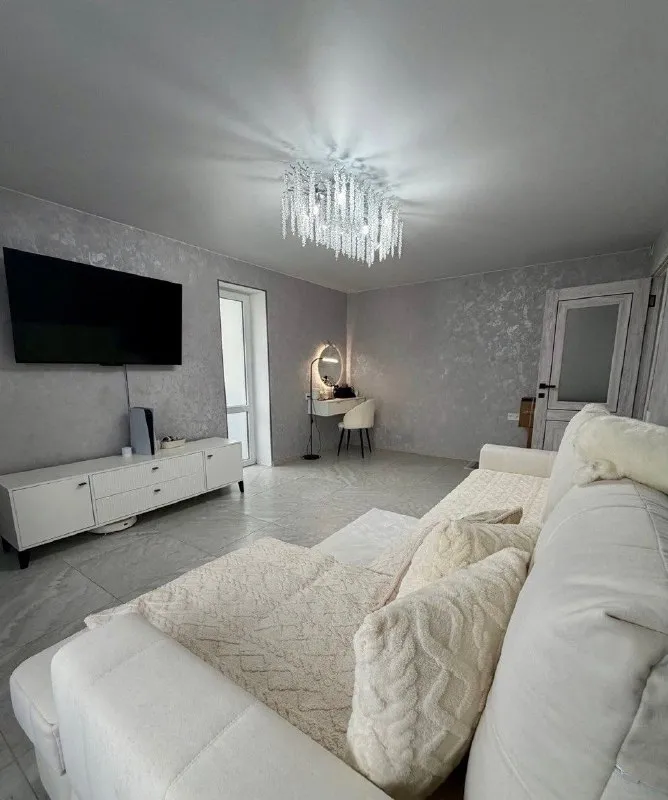 🏡Продам 1-х комнатную квартиру
🌇Город: донецк днр
🏙️Район: калининский р-н,
🗺Города донецк (улица моцарта)

• Этажность–8/9 жилого дома
• Общая площадь–39.1 м2

• В квартире выполнен дизайнерский ремонт
• Санузел совмещённый
• Заменены все коммуникации
• По всей квартире установлена система тёплый пол
• Есть две лоджии, установлена накопительная система для воды

• Квартира продаётся с мебелью и бытовой техникой
• Рядом школа, детский садик, магазины, салон красоты и остановка общественного транспорта
• Документы готовы
🔥Собственник

💴Цена: 4🍋500.000 рублей
☎️+7(949) 312-83-80

📨Подписаться - фотография - 4