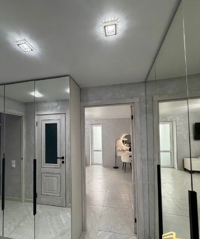 🏡Продам 1-х комнатную квартиру
🌇Город: донецк днр
🏙️Район: калининский р-н,
🗺Города донецк (улица моцарта)

• Этажность–8/9 жилого дома
• Общая площадь–39.1 м2

• В квартире выполнен дизайнерский ремонт
• Санузел совмещённый
• Заменены все коммуникации
• По всей квартире установлена система тёплый пол
• Есть две лоджии, установлена накопительная система для воды

• Квартира продаётся с мебелью и бытовой техникой
• Рядом школа, детский садик, магазины, салон красоты и остановка общественного транспорта
• Документы готовы
🔥Собственник

💴Цена: 4🍋500.000 рублей
☎️+7(949) 312-83-80

📨Подписаться - фотография - 5