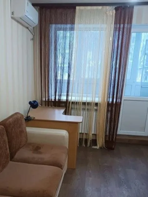 ‼❗‼Продается ‼❗‼
🏡1-Х комнатная квартира
Расположение: переулок россини, рядом трц "донецк сити".
🌇Город: донецк днр
🏙️Район: киевский р-н

🔹Этаж: 2/5, дом кирпичный
🔹Общая площадь 29 м2
🔹Жилая–17 м2
🔹Кухня–6 м2

• В квартире выполнен ремонт: установлены металлопластиковые окна, застекленный балкон, новая входная и межкомнатные двери, медная проводка, заменены инженерные коммуникации (водопровод, отопление, канализация).
• Смежный санузел отделан кафелем
Документы готовы

💴Стоимость: 3🍋500.000 рублей

☎☎☎+7949-419-63-79

📨Подписаться - фотография - 2