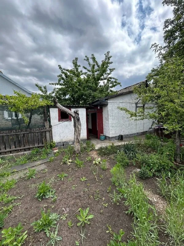 🏡Продаётся 3-х комнатный дом в городе торез днр
🗺Улица хабаровская
• Печное отопление,
Окна пластиковые
• Санузел в доме, жилое состояние
• На территории участка есть летняя кухня и хоз постройки
🔥Собственник
💴Цена: 1🍋250.000 рублей
☎️+7(949) 507-40-15
📨Подписаться - фотография - 4