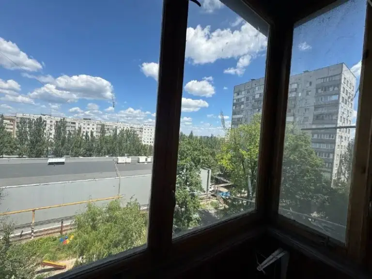 Продажа 3х комнатной квартиры в кировском районе, мкрн. Мирный!
Ан «статус» - твой выбор в мире недвижимости!
📍Адрес: улица туполева (кировский район)
✅Этаж: 6/9
✅Тип дома: кирпичный
✅Общая площадь: 68 кв. М.
✅Качественный ремонт, но требуется уборка ! Квартиру лучше смотреть в живую
✅Электрика полностью заменена.
✅Все коммуникации обновлены.
✅Пластиковые окна.
🏡Преимущества дома и района:
✔️Просторная парковка.
✔️Высоко ценимый квартал с уникальным расположением.
✔️В шаговой доступности: рынок, супермаркет, сквер, детские и спортивные площадки, магазины, школа и детские сады.
📌Документы готовы к продаже!
💸 5 500 000 Рублей
☎️+79496455686
📞+79495753652
Принимаем звонки в любое время! - фотография - 8