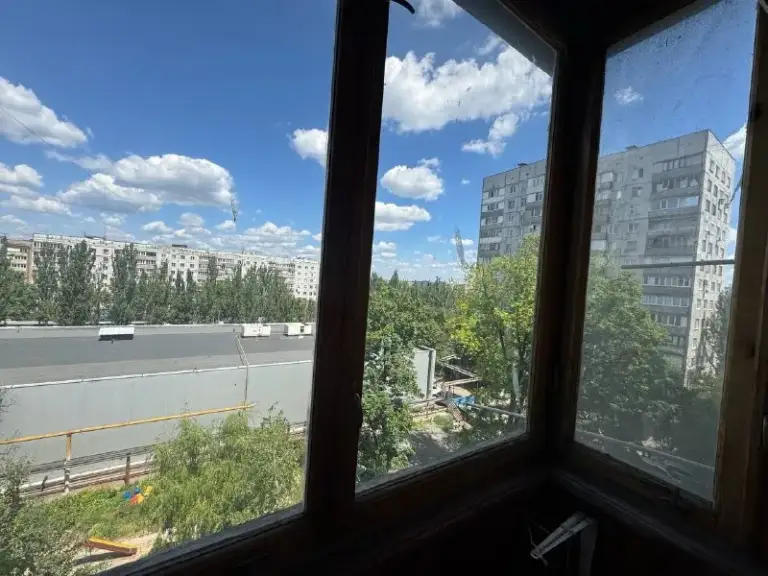 Продается 3-комнатная квартира в кировском районе, мкрн. Мирный!

Агентство недвижимости «статус» - твой выбор в мире недвижимости!🤝

📍Адрес: улица туполева (кировский район)

✅Этаж: 6/9
✅Тип дома: кирпичный
✅Общая площадь: 68 кв. М.
✅Качественный ремонт, но требуется уборка ! Квартиру лучше смотреть в живую
✅Электрика полностью заменена.
✅Все коммуникации обновлены.
✅Пластиковые окна.

🏡Преимущества дома и района:

✔️Просторная парковка.
✔️Высоко ценимый квартал с уникальным расположением.
✔️В шаговой доступности: рынок, супермаркет, сквер, детские и спортивные площадки, магазины, школа и детские сады.

📌Документы готовы к продаже!

💸 5 500 000 Рублей

☎️+79496455686
📞+79495753652

Принимаем звонки в любое время! - фотография - 6