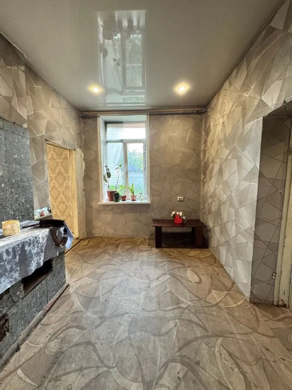 🏡Продажа от собственника квартиры на земле
🌇Город: донецк днр
🏙️Район: пролетарский р-н
🗺Ориентир ваз

🔹Общая площадь–35.0 м2
🔹Земельный участок–2,5 соток

🔹Дом кирпичный, с улицы утеплена
🔹В хорошем состоянии, пластиковые окна, натяжные потолки
🔹Крыша не течет, санузел совмещенный
🔹Яма септик, печное отопление

🔹Двор огорожен забором, ограждение профнастилом
🔹Рядом магазины, школа,
Д/садик
🔹Документы готовы к продаже, прописанных и долгов нет

🔹Возможность покупки в рассрочку
🔥Собственник
📍Без комиссии агентства📍

💴Цена: 1🍋500.000 рублей
☎️+7(949) 048-57-88 Давид

Недвижимость днр - фотография - 1