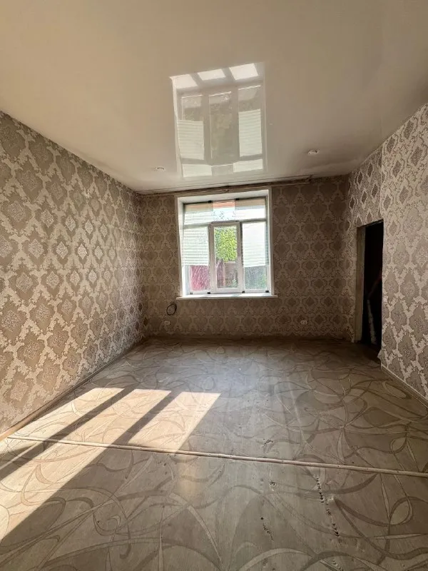 🏡Продажа от собственника квартиры на земле
🌇Город: донецк днр
🏙️Район: пролетарский р-н
🗺Ориентир ваз

🔹Общая площадь–35.0 м2
🔹Земельный участок–2,5 соток

🔹Дом кирпичный, с улицы утеплена
🔹В хорошем состоянии, пластиковые окна, натяжные потолки
🔹Крыша не течет, санузел совмещенный
🔹Яма септик, печное отопление

🔹Двор огорожен забором, ограждение профнастилом
🔹Рядом магазины, школа,
Д/садик
🔹Документы готовы к продаже, прописанных и долгов нет

🔹Возможность покупки в рассрочку
🔥Собственник
📍Без комиссии агентства📍

💴Цена: 1🍋500.000 рублей
☎️+7(949) 048-57-88 Давид

Недвижимость днр - фотография - 2