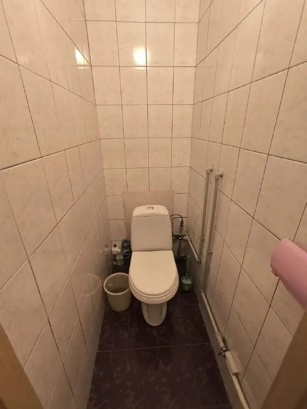 Продажа 3-комнатной квартиры

🌇Донецк в киевском районе,
Проспект киевский 36 г, ориентир - "ветка", исполком киевского района. 📌

🏢Этаж - 4/9
✅Площадь квартиры - 66 м2
✅Комнаты раздельные
✅Батареи новые
✅Пластиковое окно, только одно.
✅Лоджия на кухне - фотография - 9