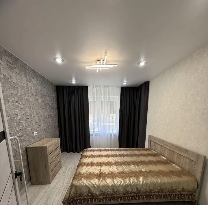 Сдаю двухкомнатную квартиру
🌇Донецк, киевский район, улица батищева📌
✅Платежеспособным порядочным людям на длительный срок.
✅Имеется все необходимое для комфортного проживания
✅Квартира как на фото.
✅Отличная инфраструктура
💦Вода по графику
💰Стоимость 30000 + к/у;
Залог + оплата агентских
📲☎️+79494858357 - Дарина ан
Подписаться | 📩дать объявление
📲Наш max - фотография - 3
