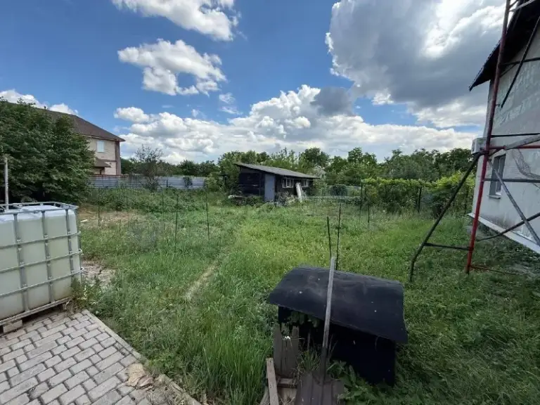 Продажа дома в пролетарском районе донецка!земля приватизирована!

Ан «статус» - твой выбор в мире недвижимости!

📍Донецк, пролетарский район, ул. Герасименко

👌🏻Предлагаем к покупке уютный дом в развитом районе — идеальный вариант для большой семьи!

📌Основные характеристики:

✅Общая площадь дома: 200 м².
✅Земельный участок: 6 соток, полностью приватизирован.
✅Планировка: двухэтажный дом. Первый этаж полностью отремонтирован и готов к заселению. Второй этаж без ремонта — возможность реализовать свои дизайнерские идеи.
✅Расположение: пролетарский район, удобная транспортная доступность, развитая инфраструктура.

💸 10 000 000 Руб.

☎️+79495753652
📞+79496455686
📞+79490774949

Принимаем звонки в любое время! - фотография - 3
