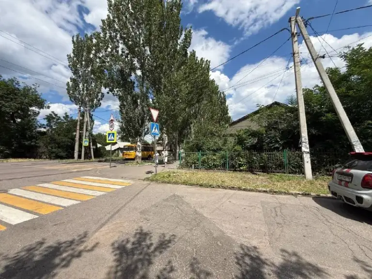 Продажа дома и земли в центре донецка по фасаду проспект павших коммунаров
Агенство недвижимости «статус»- твой выбор в мире недвижимости!
📍Адрес:г. Донецк, ворошиловский р-н, проспект павших коммунаров
➡️Все документы полностью готовы к быстрой сделке!
➡️4 Сотки земли не приватизированы
➡️Коммуникации подведены!
Цена: 3 000 000 ₽
📞+79495753652
📞+79496455686 - фотография - 3