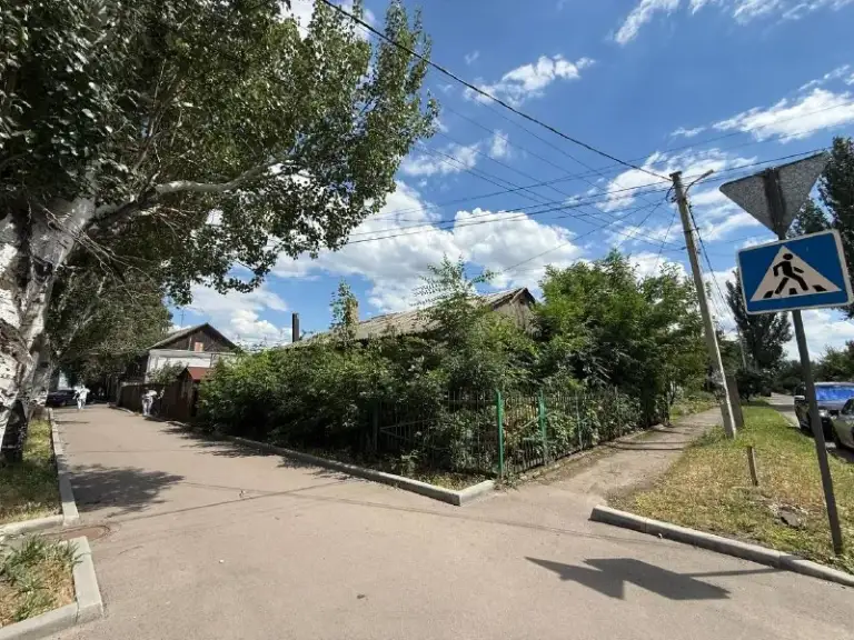 Продажа дома и земли в центре донецка по фасаду проспект павших коммунаров
Агенство недвижимости «статус»- твой выбор в мире недвижимости!
📍Адрес:г. Донецк, ворошиловский р-н, проспект павших коммунаров
➡️Все документы полностью готовы к быстрой сделке!
➡️4 Сотки земли не приватизированы
➡️Коммуникации подведены!
Цена: 3 000 000 ₽
📞+79495753652
📞+79496455686 - фотография - 4