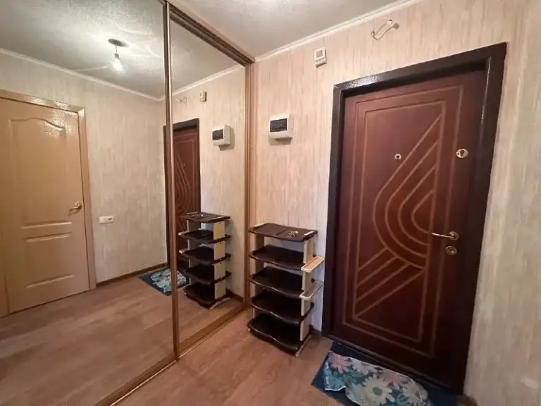 🏡Сдам 1-х комнатную квартиру
🏙️Город: донецк днр
🌇Район: киевский р-н
🗺Ориентир: шахтерская площадь, рядом донецк сити.

🔹Вся мебель и техника. Интернет.
🔹Вода по графику, бойлер.

💴Цена: 25.000 + коммунальные.
Залог. Не военным
☎📞+79494707442 Или telegram

Оплата услуг риелтора по факту заселения! Ехать на офис и вносить оплату не надо ❗️

📨Подписаться - фотография - 8