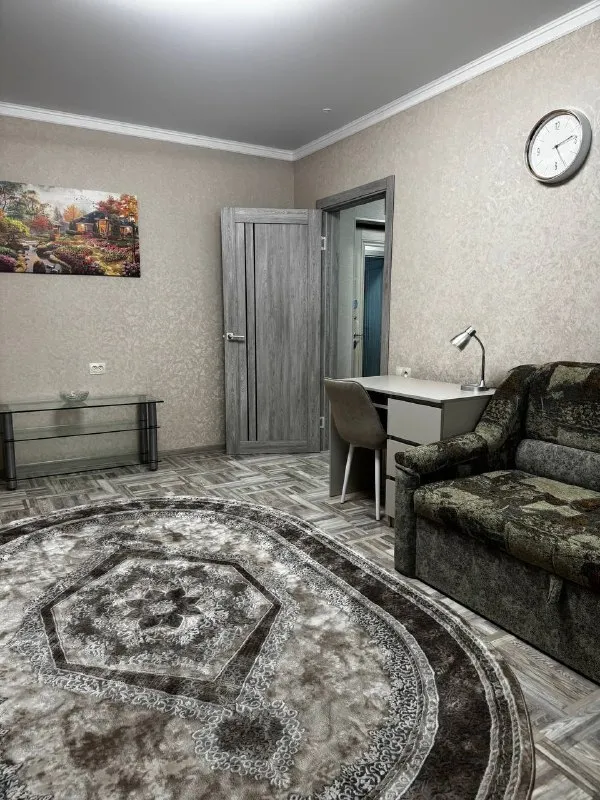 🏡Впервые сдам 2-х ком. Кв после кап. Ремонта просторная и светлая с гаражом
🌇Город: донецк днр
🗺По адресу:
🏙️Куйбышевский район, улица церетели. 2 этаж.

🔹Комнаты раздельные.
🔹Вода холодная/горячая 24/7. Накопительный бак
🔹Полностью укомплектована: холодильник, стиральная машина, микроволновая печь, плита, тв. Квартира утепленная снаружи.

💴Цена: 50.000 + коммунальные.
Залог. 📍
Аренда от 6-ти месяцев.
Без животных, граждане рф.
☎📞+79494707442 Или telegram

Оплата услуг риелтора по факту заселения! Ехать в офис и вносить оплату до просмотра не нужно❗

📨Подписаться - фотография - 3