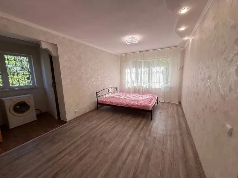 Продажа 3х комнатной квартиры на цирке - пр. Ленинский 12 !
Агентство недвижимости «статус» - твой выбор в мире недвижимости!🤝
📍 Адрес: г. Донецк, ленинский район, проспект ленинский 12
📌Основные преимущества:
✅70 Кв. М
✅ Этаж 2/9
✅В квартире сделан косметический ремонт ! Состояние - заходи и живи !
✅Новая мебель и техника !
✅Окна и коммуникации поменяны !
📌Все документы готовы к сделке!
💸 6 050 000 Руб
☎️+79495753652
📞+79496455686 - фотография - 1
