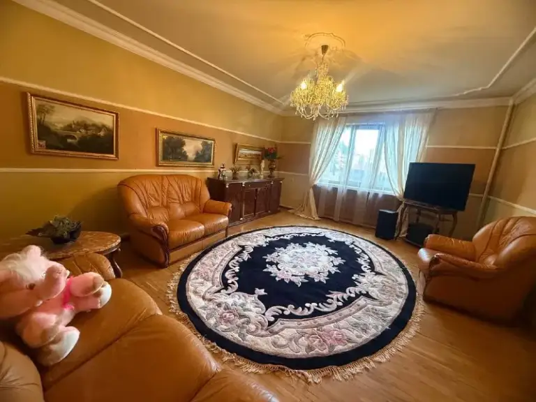 Продажа дома для большой семьи в киевском районе донецка - нижняя гладковка !
Агентство недвижимости «статус» - твой выбор в мире недвижимости!🤝
📍Г. Донецк, киевский район, ул. Желтые воды
✅Документы готовы рф
✅Качественный ремонт
✅Дом: 200 м2
✅Площадь участка: 10 соток, земля приватизирована
✅Все коммуникации обновлены
✅Ландшафтный дизайн участка
✅Дом оборудован отоплением и газом
✅Во дворе достаточно места для трех автомобилей
✅Собственник на сделке
💰15.000.000Руб.
☎️+79495753652
📞+79496455686 - фотография - 9