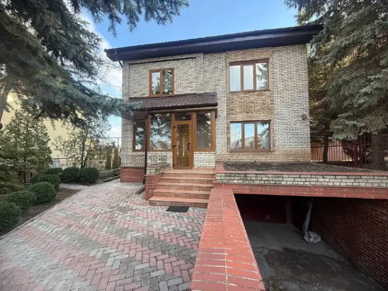 Продажа дома для большой семьи в киевском районе донецка - нижняя гладковка !

Агентство недвижимости «статус» - твой выбор в мире недвижимости!🤝

📍Г. Донецк, киевский район, ул. Желтые воды

✅Документы готовы рф
✅Качественный ремонт
✅Дом: 200 м2
✅Площадь участка: 10 соток, земля приватизирована
✅Все коммуникации обновлены
✅Ландшафтный дизайн участка
✅Дом оборудован отоплением и газом
✅Во дворе достаточно места для трех автомобилей
✅Собственник на сделке

💰15.000.000Руб.

📞+79496455686
📞+79490774949 - фотография - 3