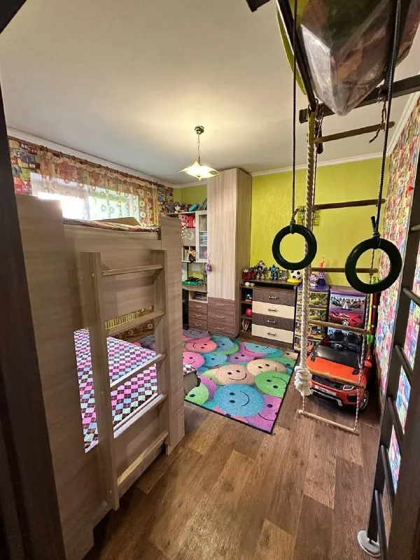Продажа 3-х комнатной квартиры
🌇В ленинском районе донецка!
Ул. Пухова,35
✅Общая площадь: 70,7 кв. М
✅Квартира двухсторонняя — окна жилых комнат выходят в тихий зелёный двор (без шума дороги), а застеклённый балкон — на противоположную сторону.
✅Три изолированные комнаты
✅Просторный холл
✅Раздельный санузел
✅Застеклённый балкон
👍Район идеален дл. .. Age:url('//telegram. Org/img/emoji/40/e2988e. Png')">☎️+79495753652 агентство недвижимости «статус» - твой выбор в мире недвижимости!🤝
Подписаться | 📩дать объявление
📲Наш max - фотография - 5