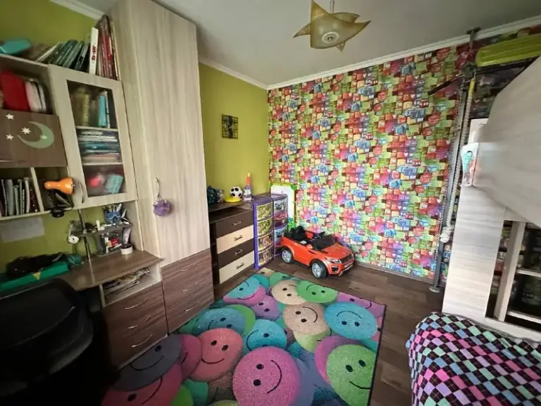 Продажа 3-х комнатной квартиры
🌇В ленинском районе донецка!
Ул. Пухова,35
✅Общая площадь: 70,7 кв. М
✅Квартира двухсторонняя — окна жилых комнат выходят в тихий зелёный двор (без шума дороги), а застеклённый балкон — на противоположную сторону.
✅Три изолированные комнаты
✅Просторный холл
✅Раздельный санузел
✅Застеклённый балкон
👍Район идеален дл. .. Age:url('//telegram. Org/img/emoji/40/e2988e. Png')">☎️+79495753652 агентство недвижимости «статус» - твой выбор в мире недвижимости!🤝
Подписаться | 📩дать объявление
📲Наш max - фотография - 6