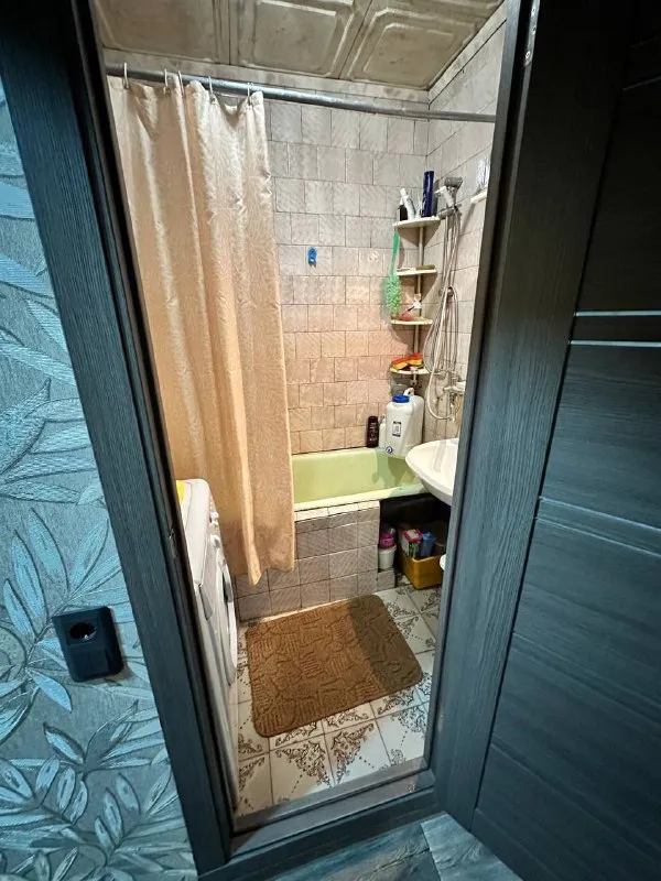 Продажа 3-х комнатной квартиры
🌇В ленинском районе донецка!
Ул. Пухова,35
✅Общая площадь: 70,7 кв. М
✅Квартира двухсторонняя — окна жилых комнат выходят в тихий зелёный двор (без шума дороги), а застеклённый балкон — на противоположную сторону.
✅Три изолированные комнаты
✅Просторный холл
✅Раздельный санузел
✅Застеклённый балкон
👍Район идеален дл. .. Age:url('//telegram. Org/img/emoji/40/e2988e. Png')">☎️+79495753652 агентство недвижимости «статус» - твой выбор в мире недвижимости!🤝
Подписаться | 📩дать объявление
📲Наш max - фотография - 9