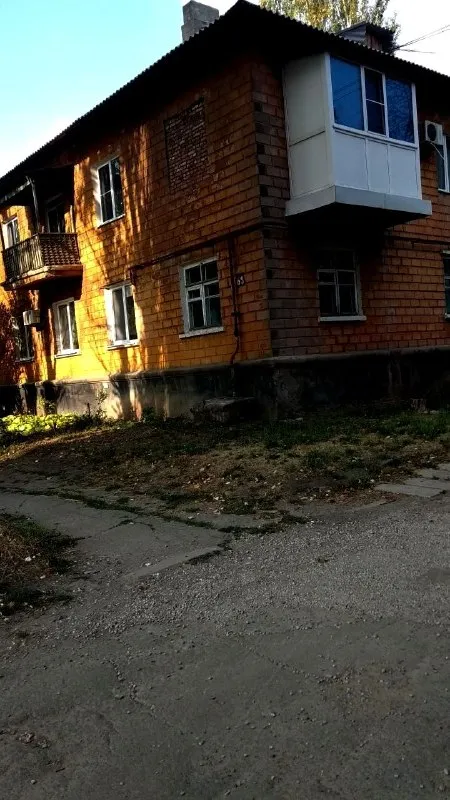 Продам 3-комнатную квартиру
Собственник

Город: донецк
Район: калининский
Комнат - 3
Этаж - 2/2
Общая площадь - 80 м2

Г. Донецк калининский рн,   - ул краснодонская,    парк "гулливер",   "обжора",   исполком.

Собственник!

Состояние  полностью  под кап  ремонт !
-  Площадь:  80 кв. М /крупногабаритная
- Вода  по графику.  
- Крыша новая
- Документы  готовы росреестр
- Прописанных нет

Цена: 4 000 000 рублей
Телефон: +7 (949) 474-95-17- ольга /собственник - фотография - 4