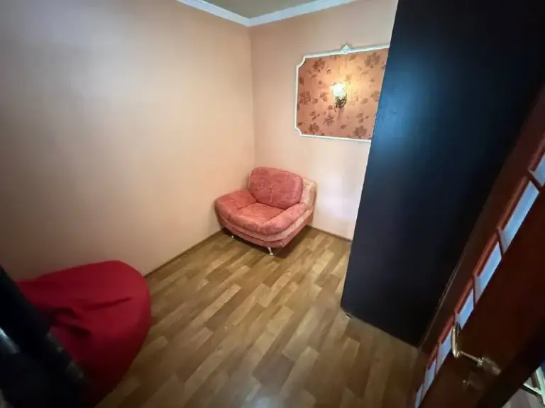 Сдаю долгосрочно!!!
Трехкомнатную квартиру
🌇Ленинский район г. Донецка
Район оцкб, ул. Рослого📌
✅Просторная, светлая квартира
✅В квартире необходимая мебель, быттехника
✅2 Лоджии
✅5 Этаж 9ти этажного дома
💦Вода по графику
👍Отличная инфраструктура
На длительный срок - фотография - 4